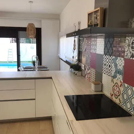 R127 Moderna Cerca Del Mar